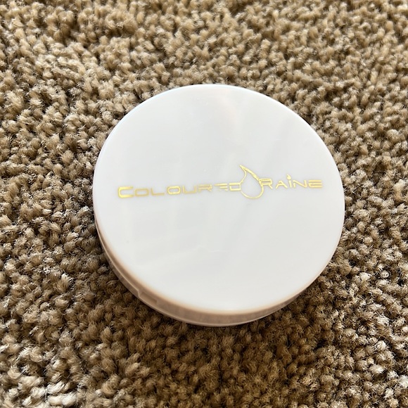 Coloured Raine Focal Point GlowLighters Pressed Highlighter - Your Treat - Picture 2 of 3